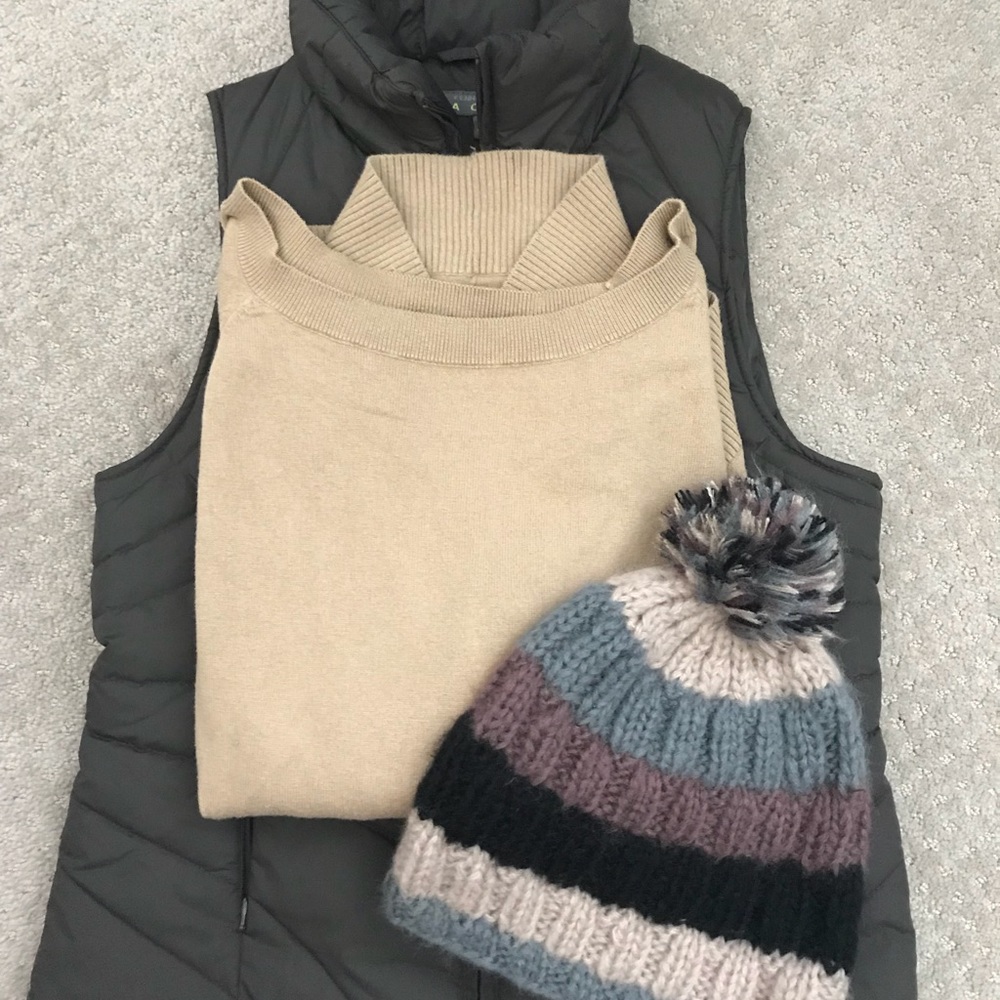 Winter sale ❄️ Puffer vest, sweater, fuzzy Pom cap